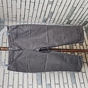 Liz Claibourne Cuffed Capris Sz 14